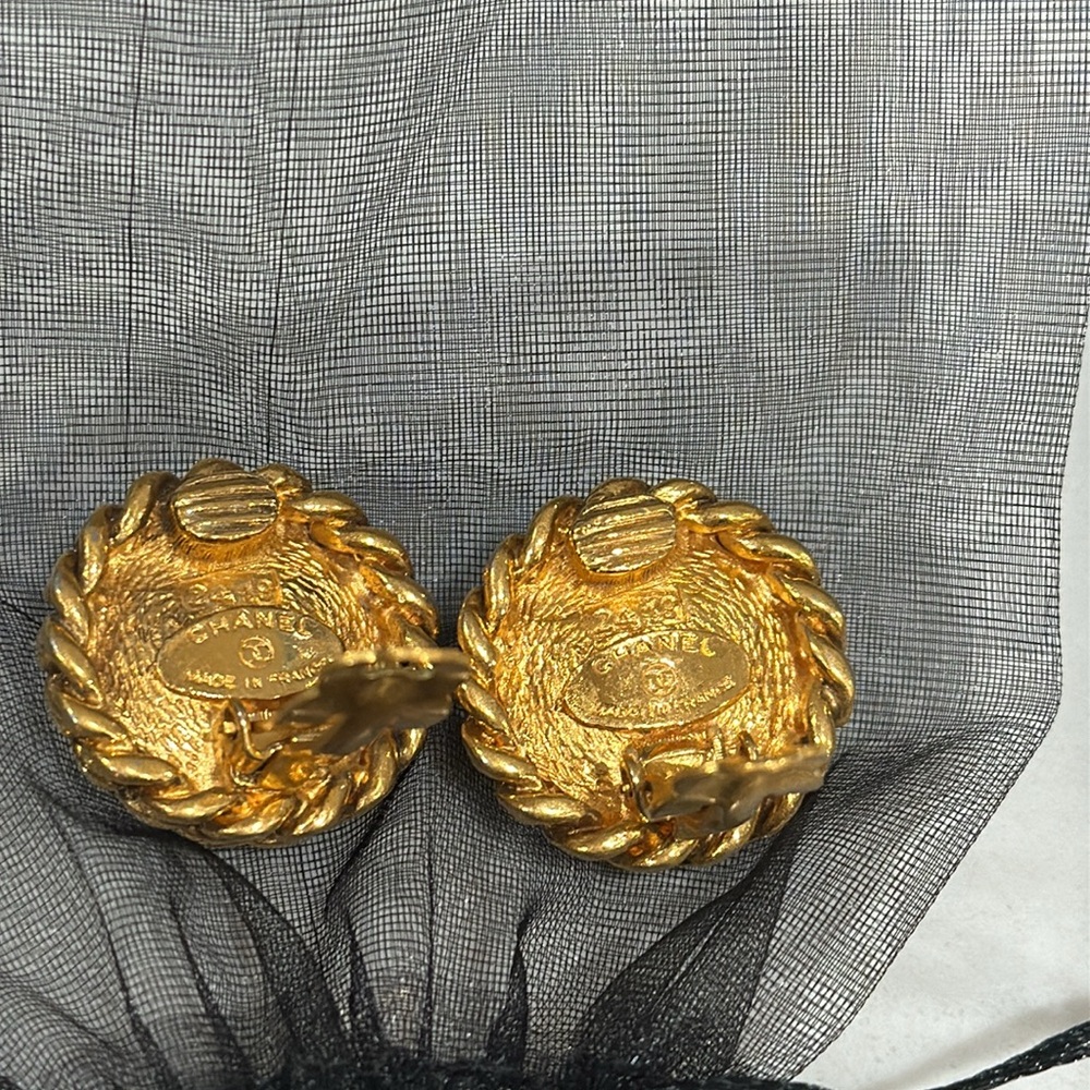 Vintage Pearl Chanel Earrings - Picture 6 of 9
